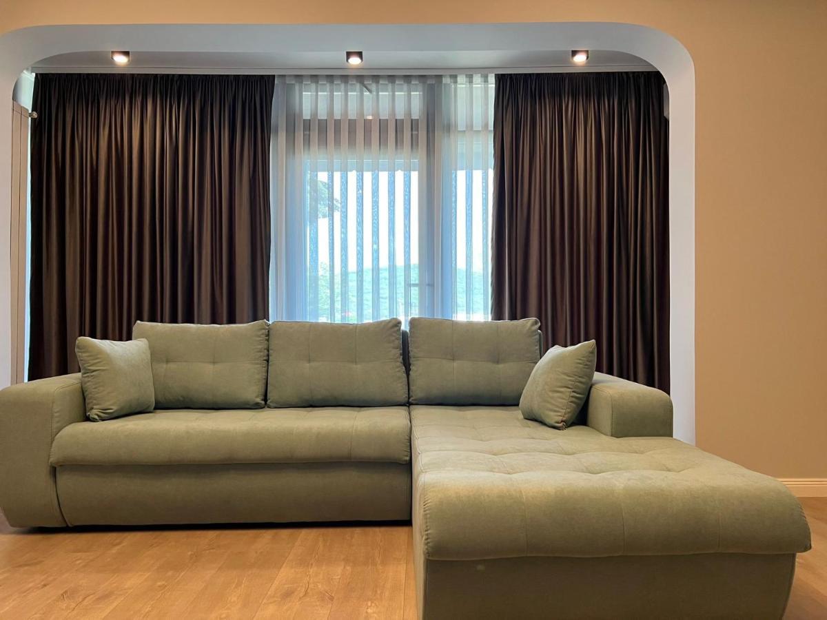 Apart Central Orsova Luaran gambar