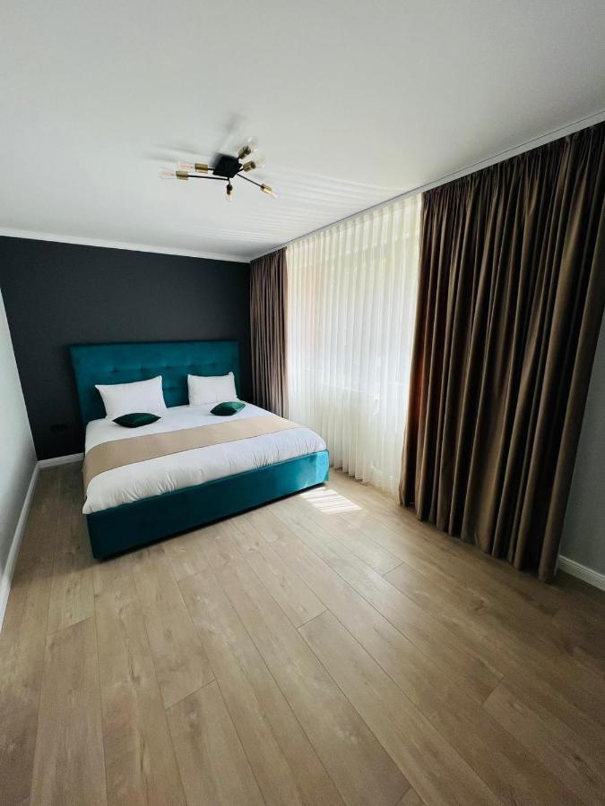 Apart Central Orsova Luaran gambar
