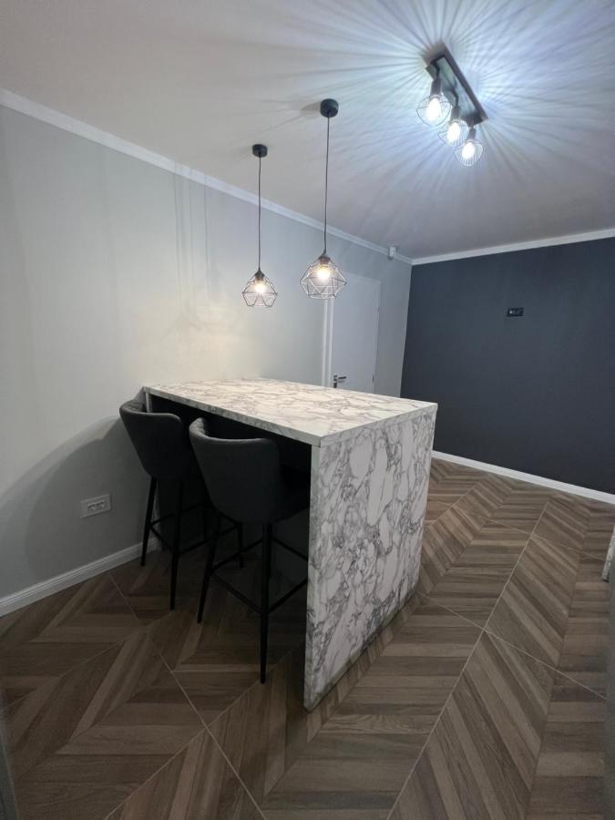 Apart Central Orsova Luaran gambar